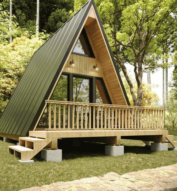 Modernes A-Frame Holzhaus mit Holzterrasse in grüner Gartenumgebung, ideal für Garten- und Bauprojekte.